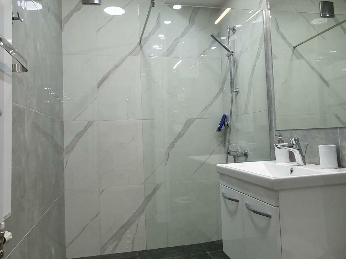 City Center Apartment Skopje Esterno foto
