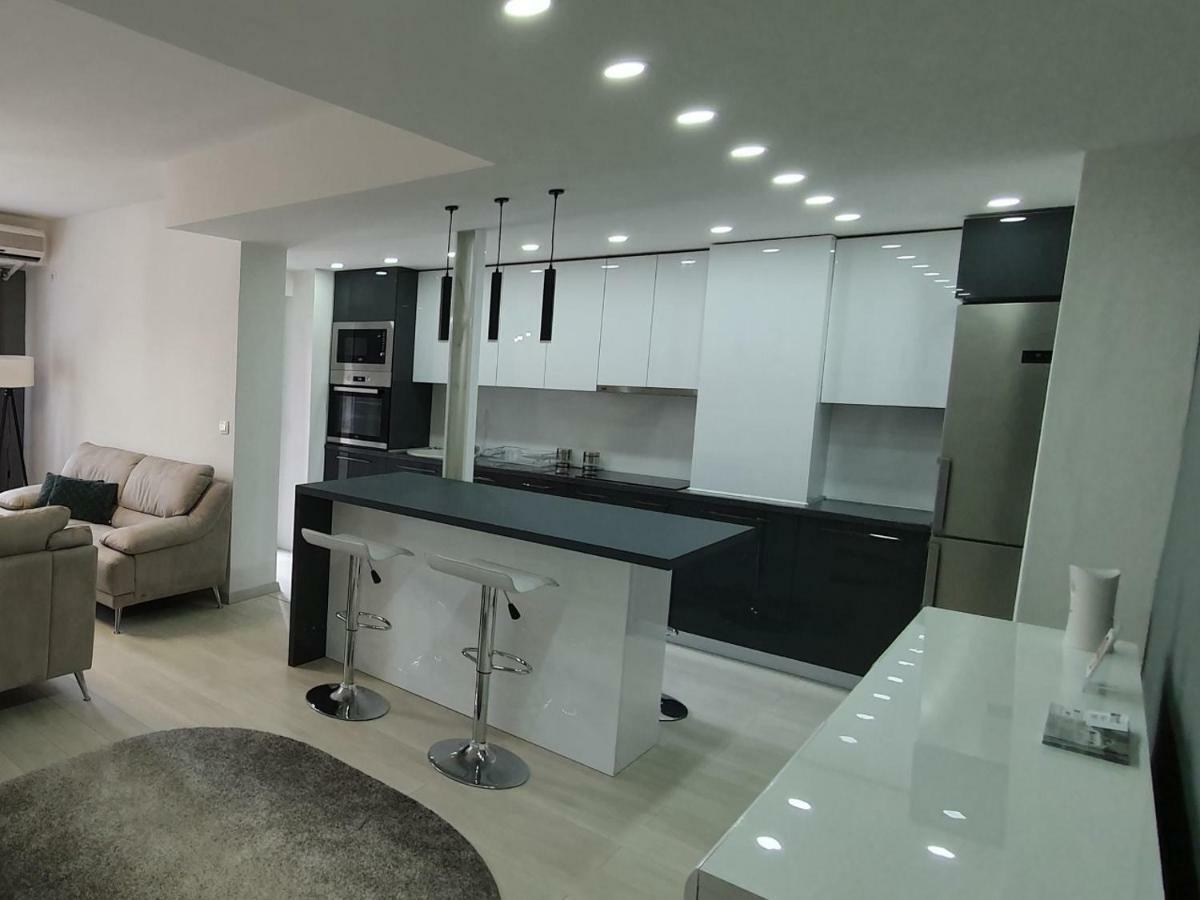 City Center Apartment Skopje Esterno foto