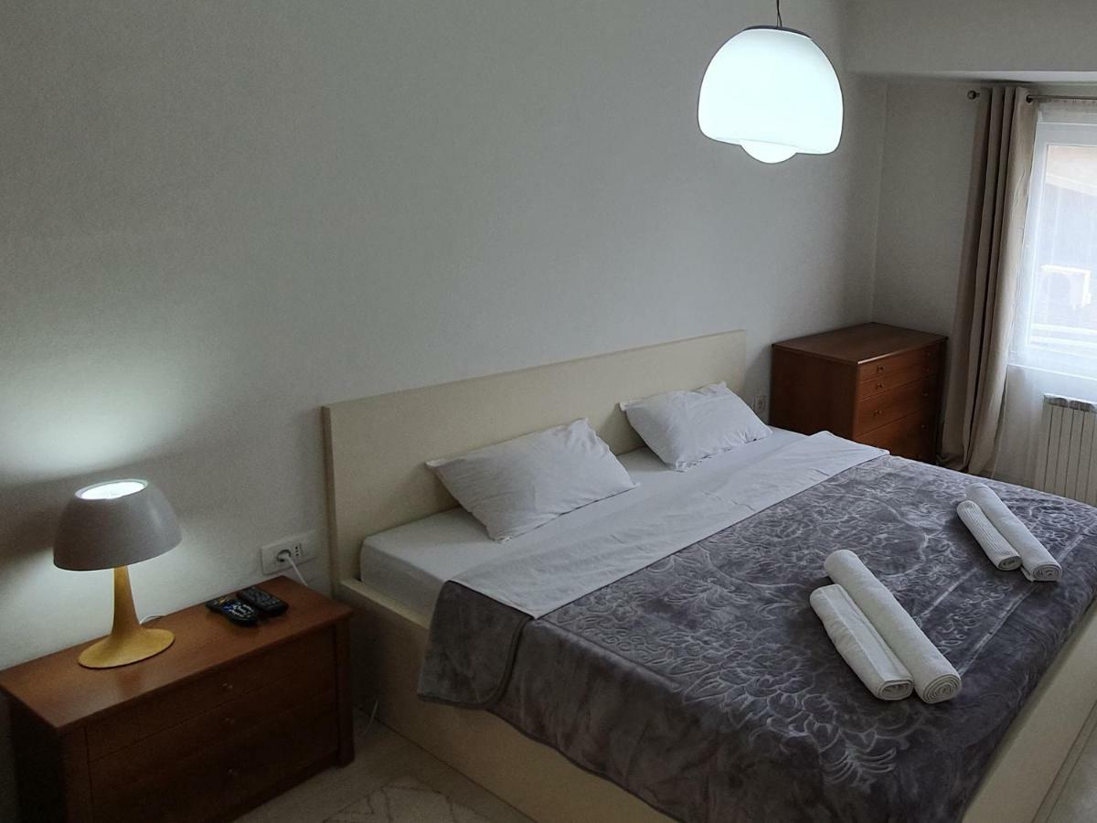 City Center Apartment Skopje Esterno foto