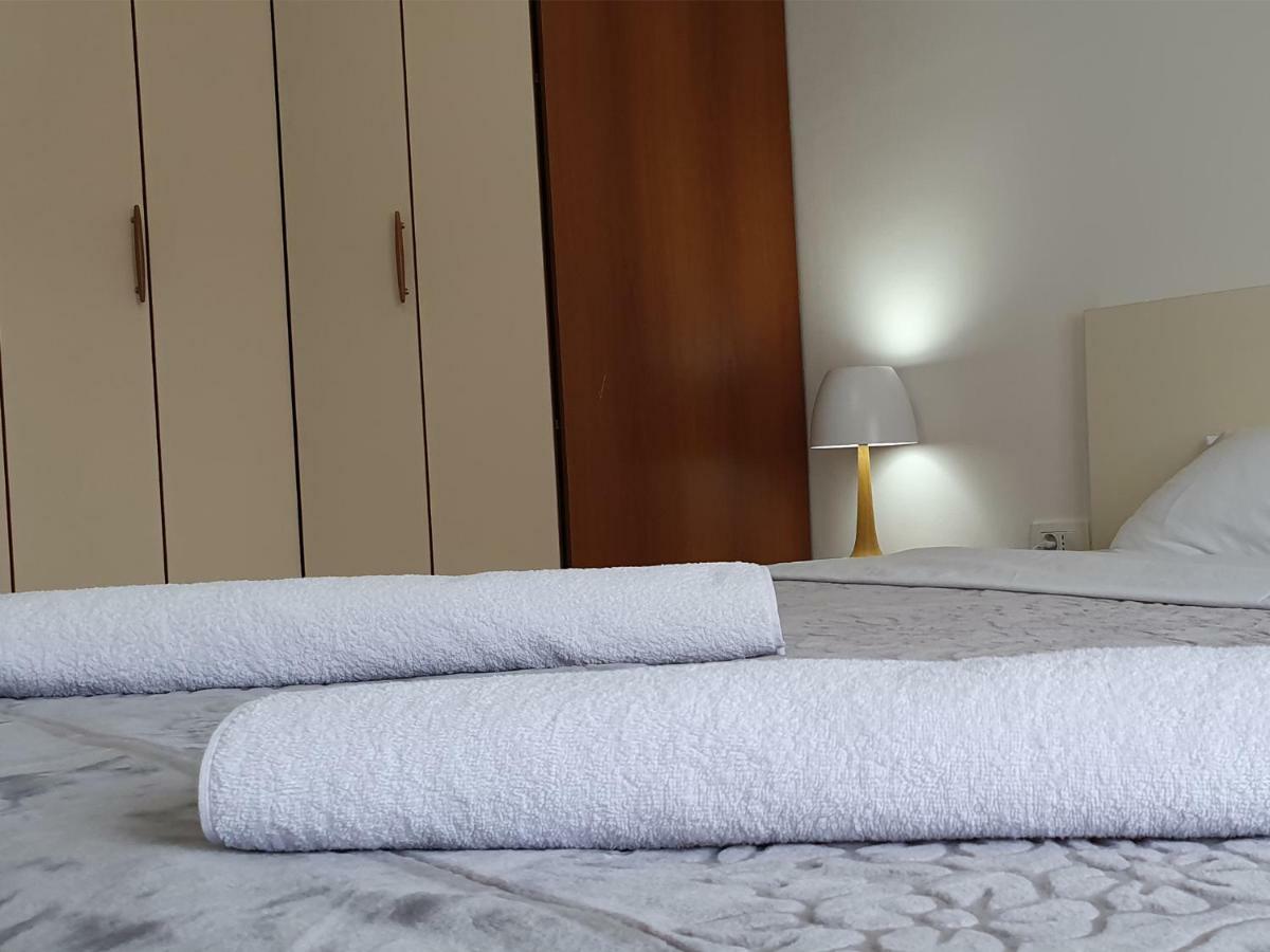 City Center Apartment Skopje Esterno foto